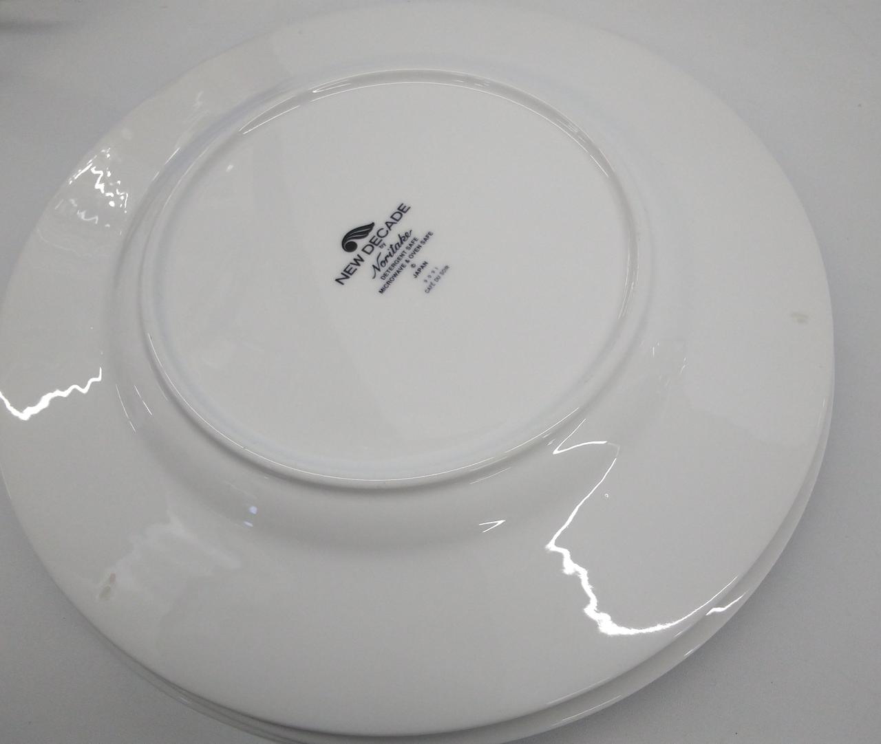 全ての皿2〜3箇所製造による窪みあり。