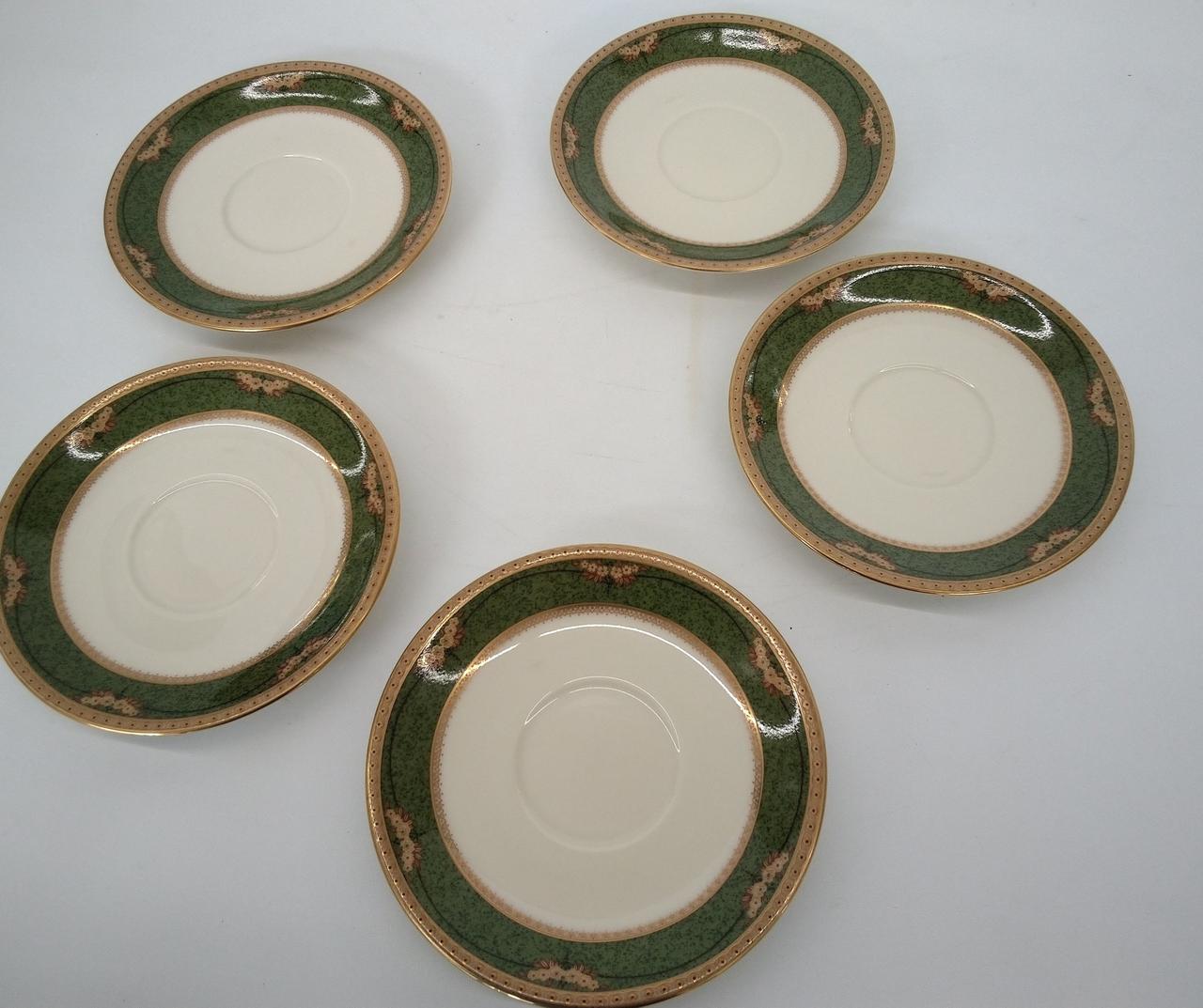 着色してない所ベージュっぽい色です。