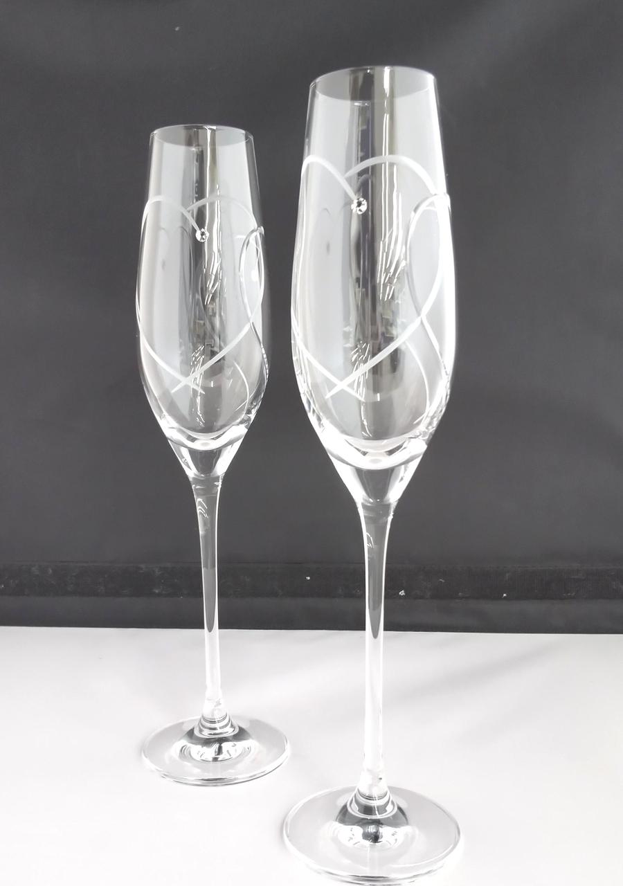 光の加減で見え方に違いあり。