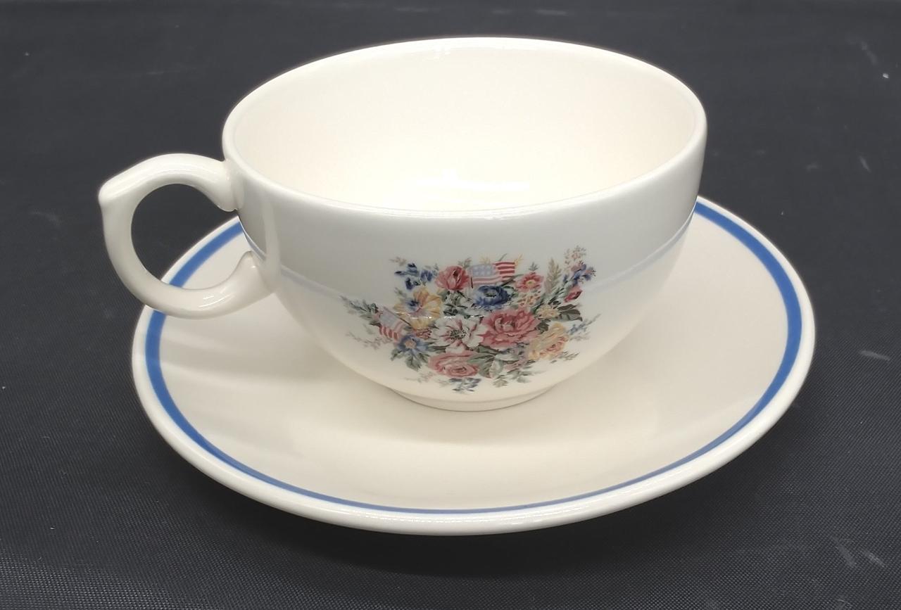 光の加減で見え方に違いあり。