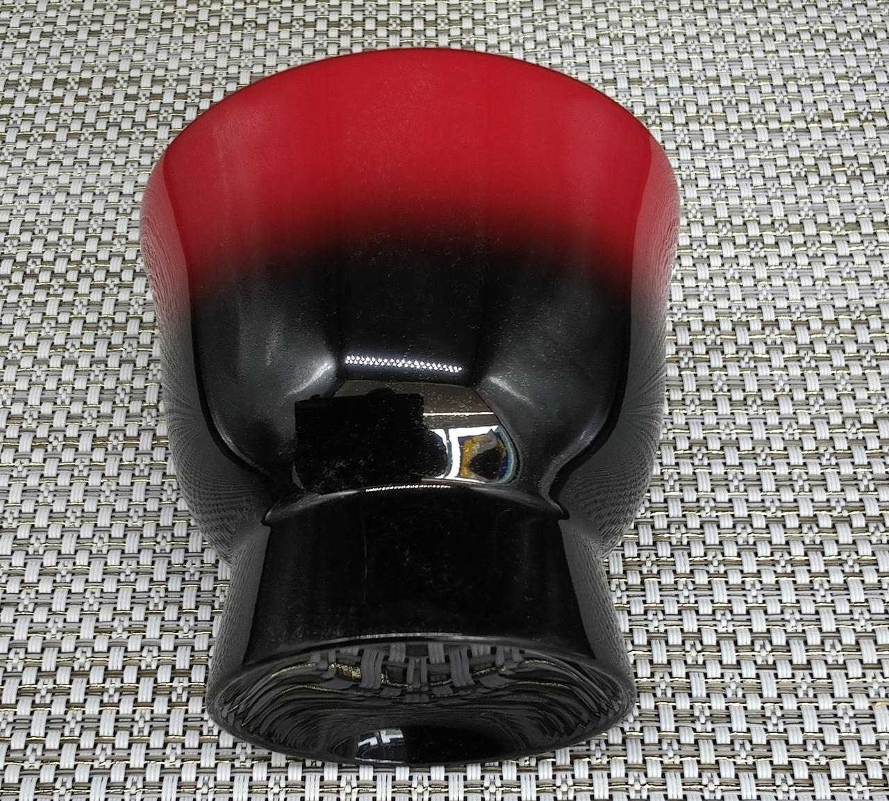 ライトが写り込んでいます。裏模様なし。