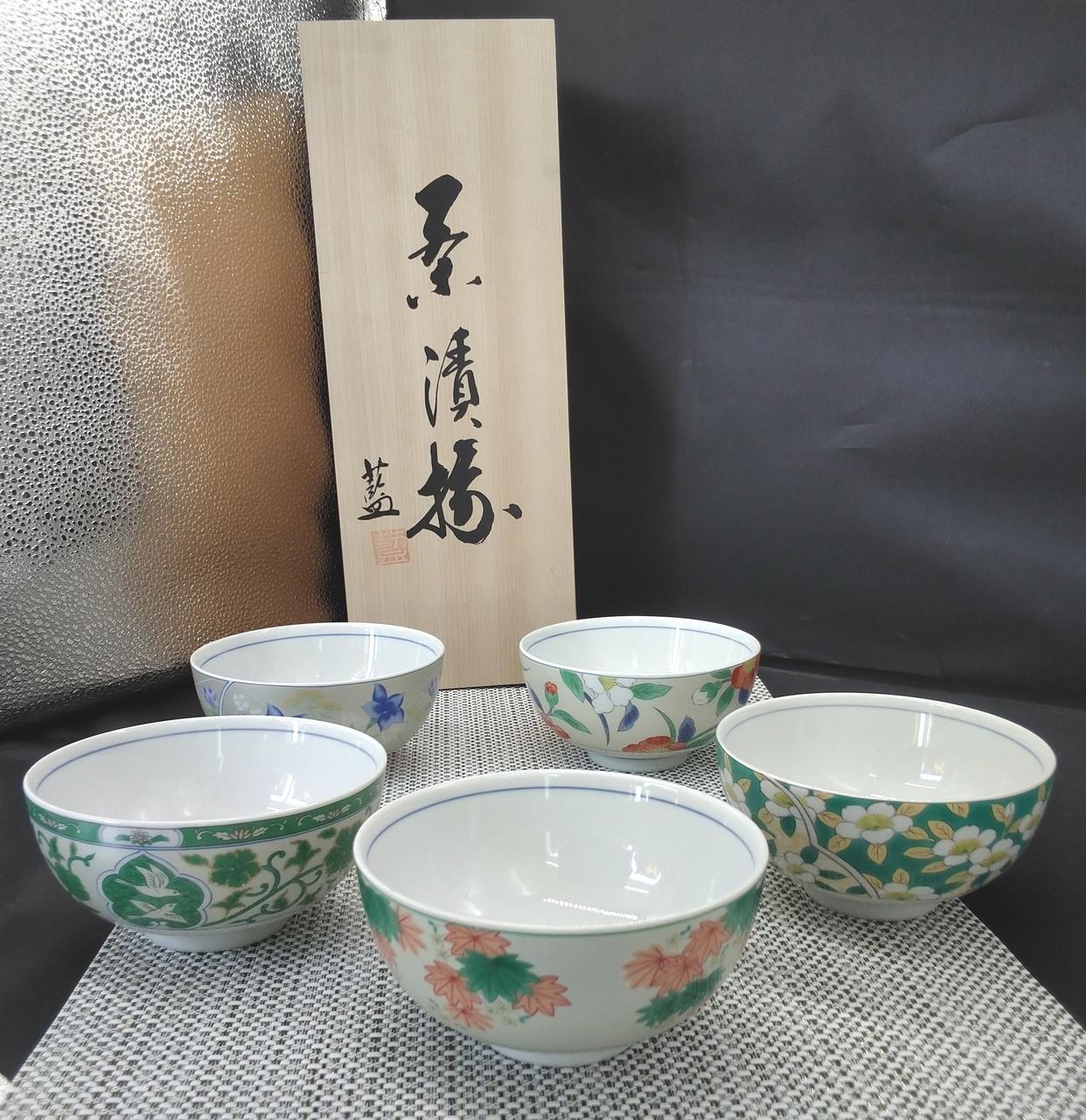 銀色のマットのマットは付きません。