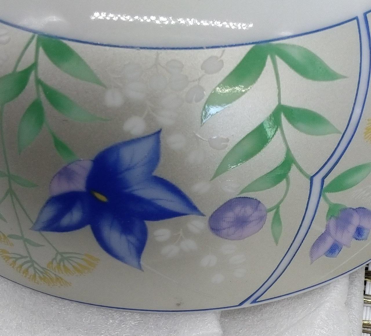 少し黒く汚れあり。