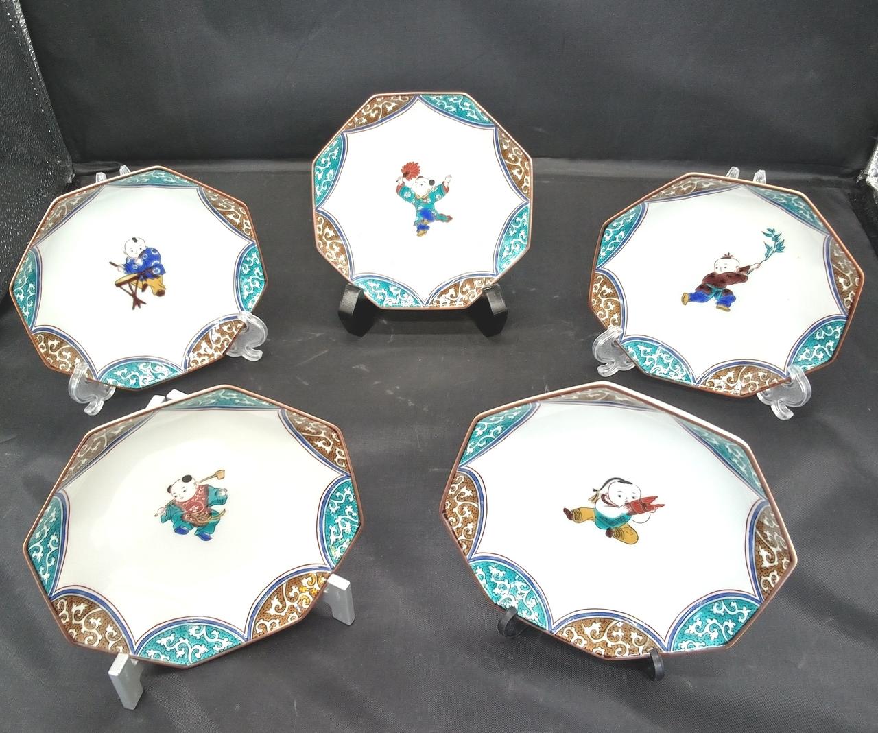 スタンドは付きません。