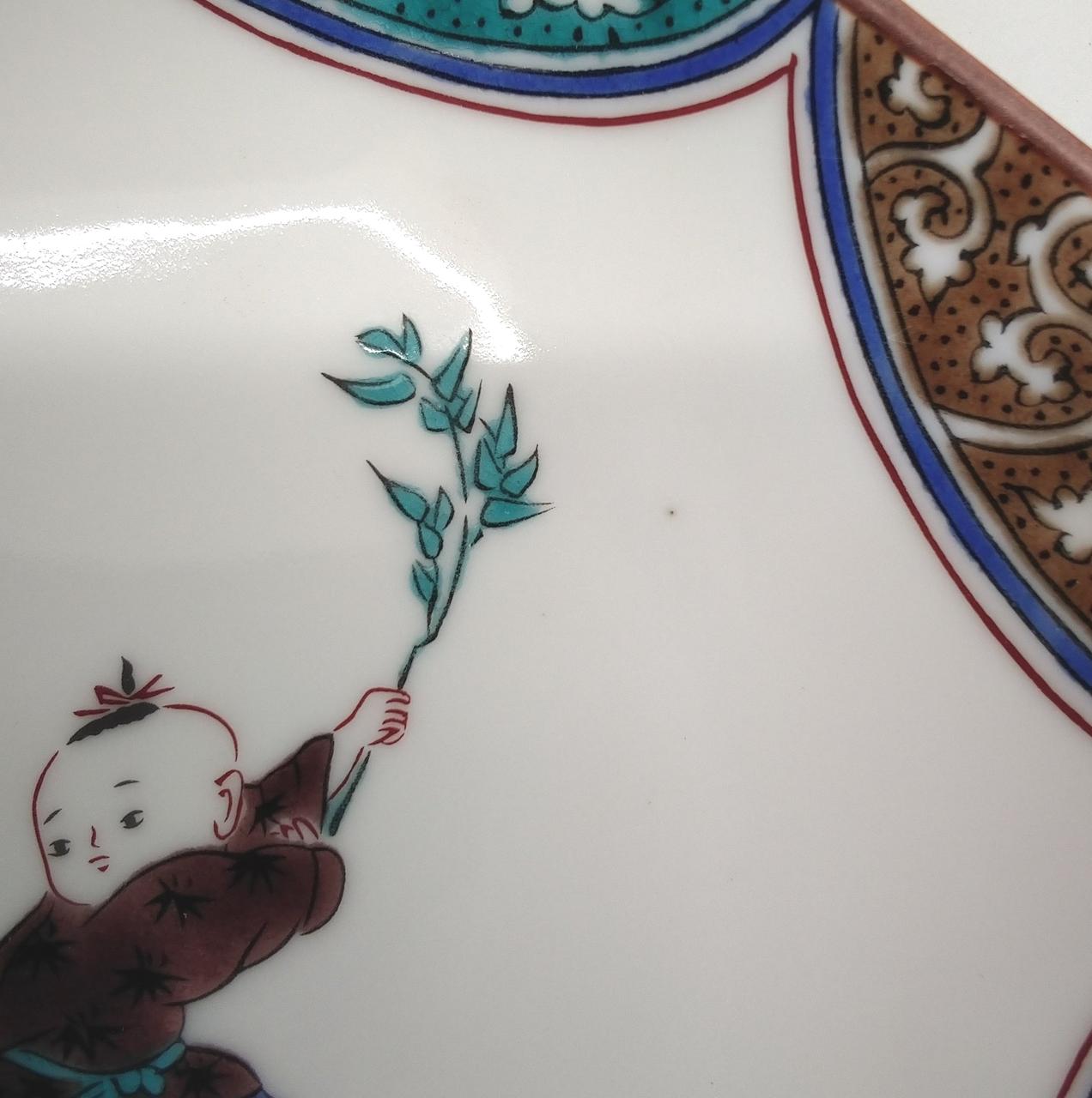 小さい点汚れではなく焼の時に入ったもの。