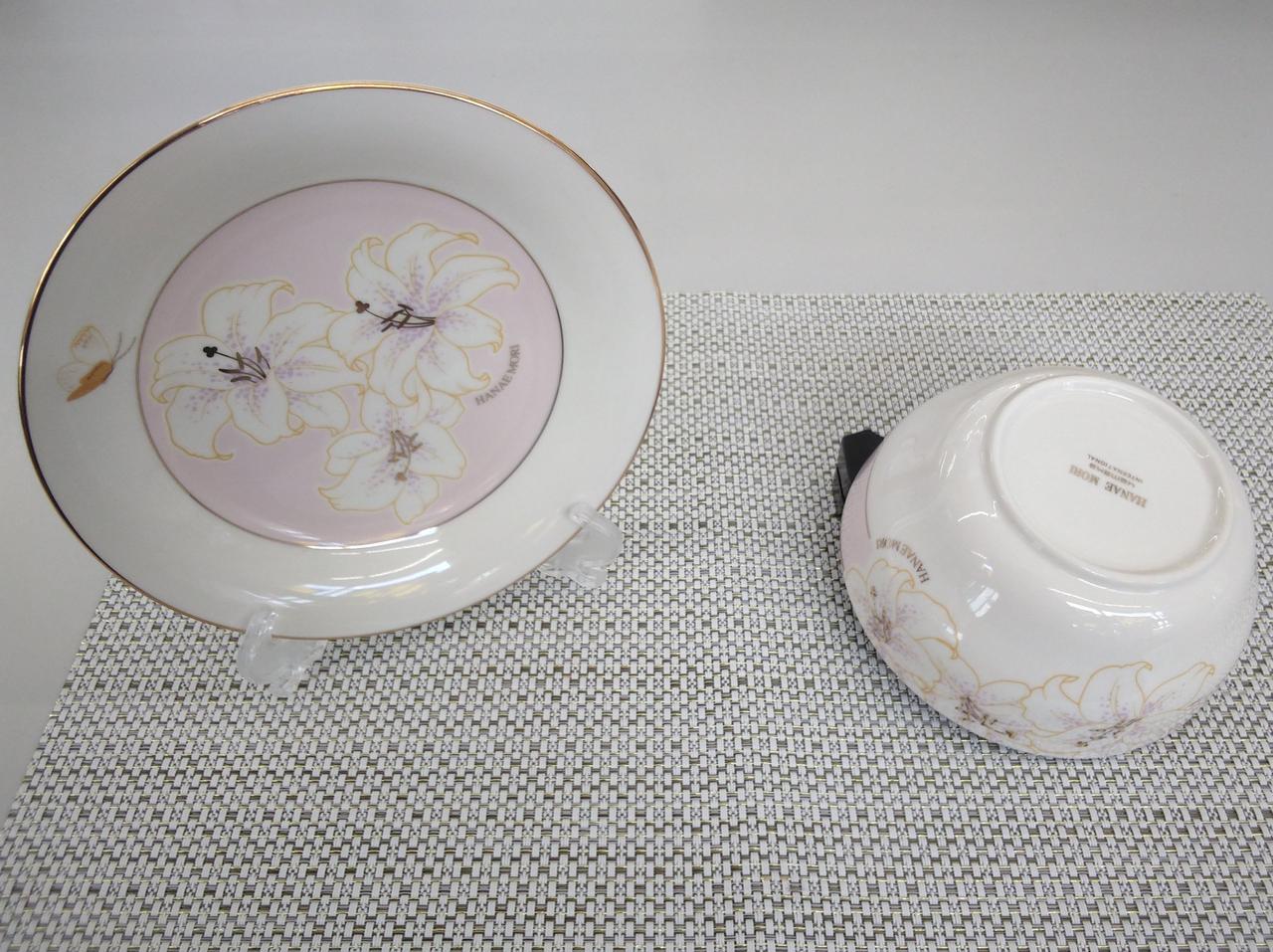 光の加減で見え方に違いあり。