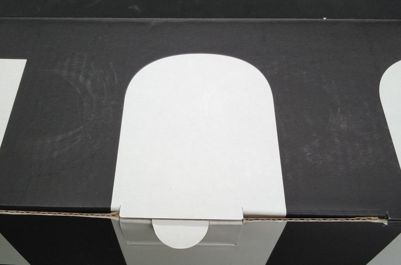 箱上カップ置き跡あり。