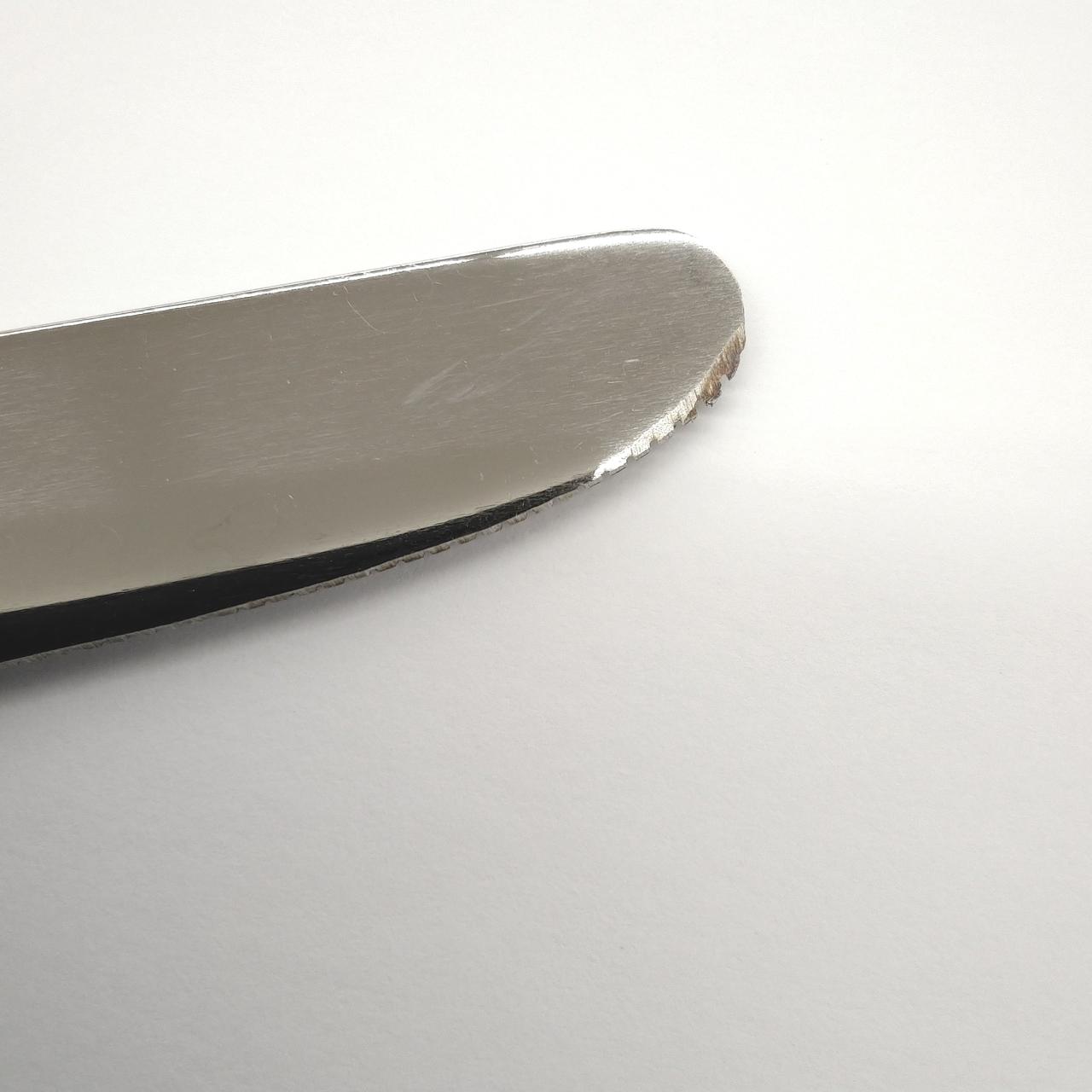 ナイフ１本ギザギザ先黒ずみあります。