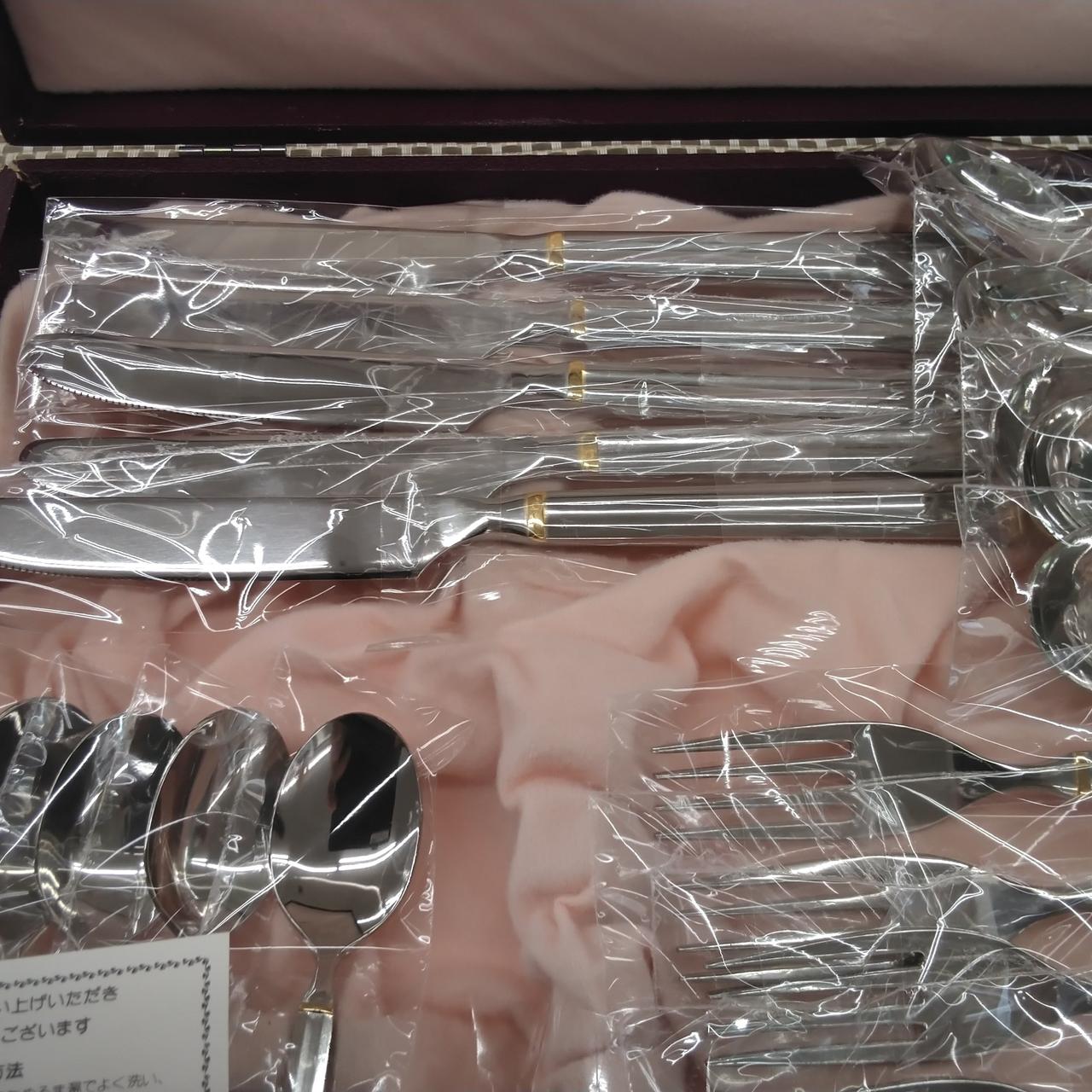 セロテープで止めています。