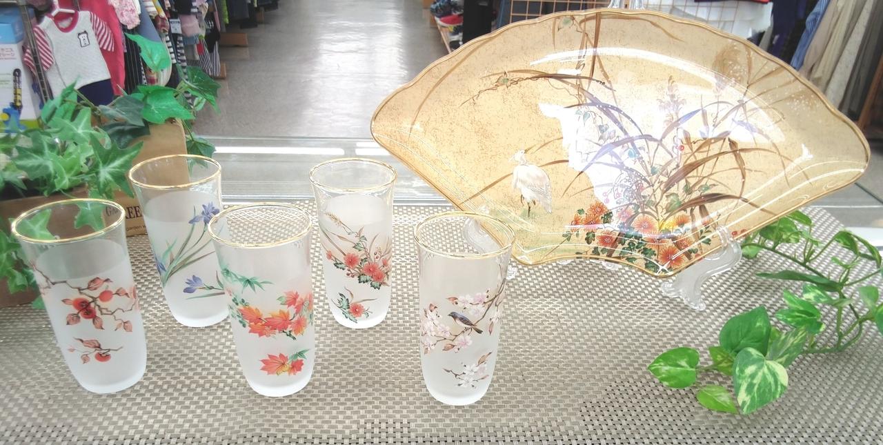 光の加減で見え方に違いあり。