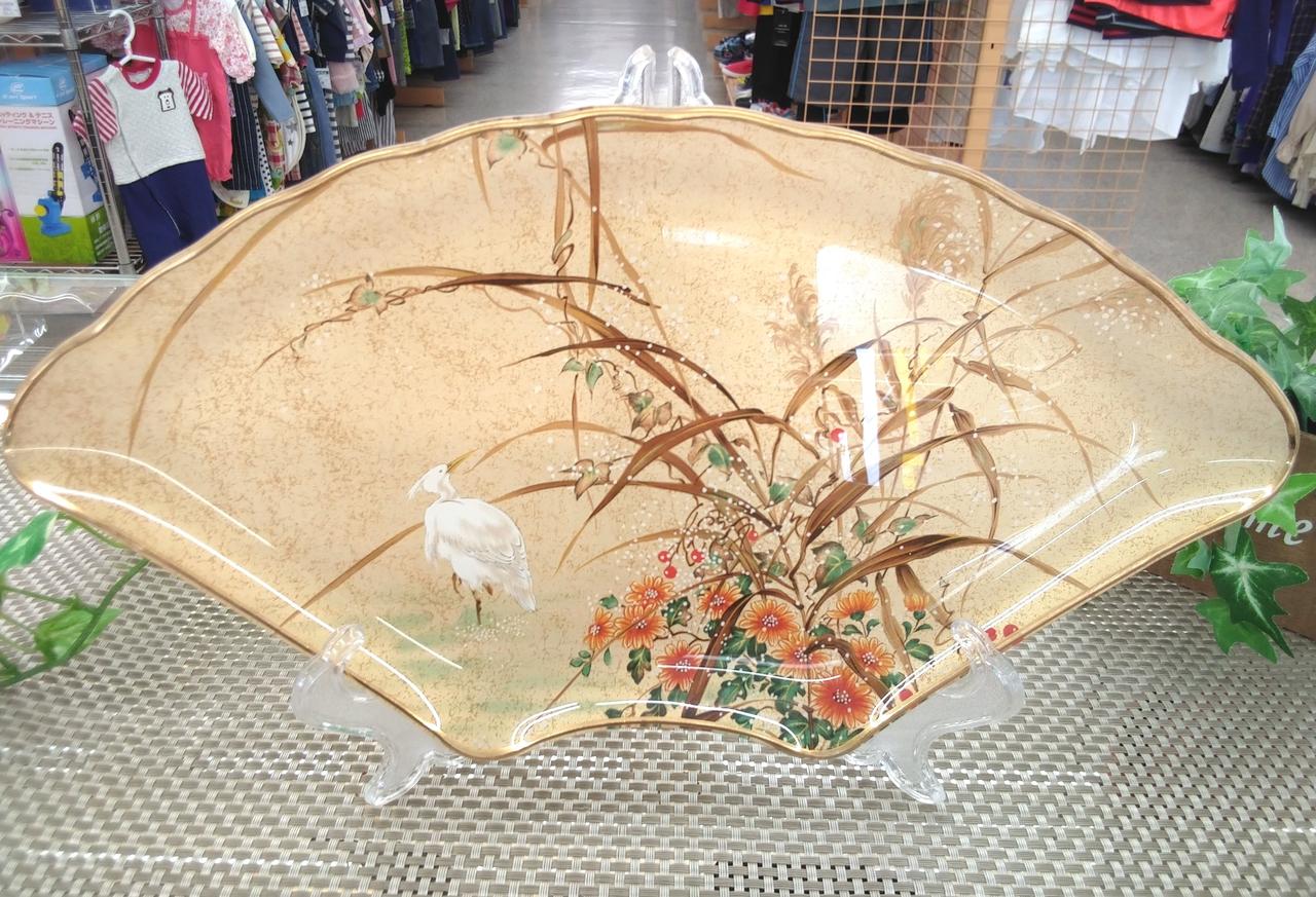 マット、スタンド、植物等は付きません。