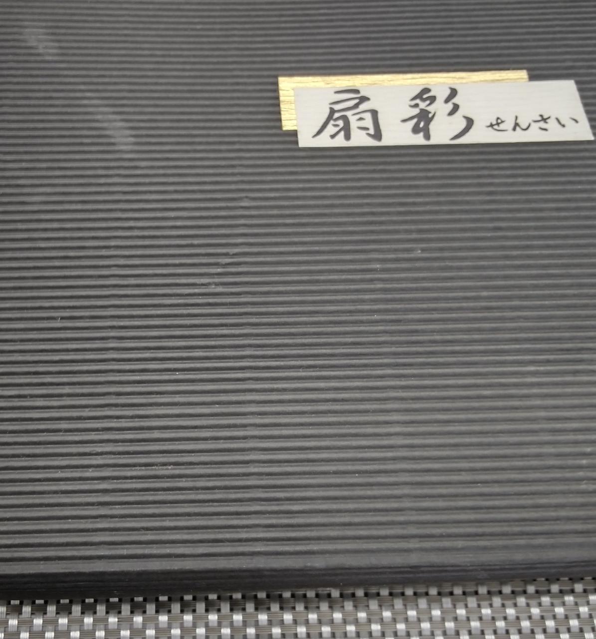 箱傷み、汚れ、色あせ等ダメージあり。