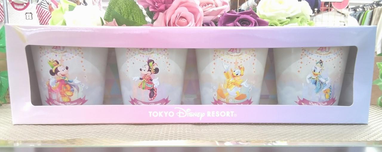 光の加減で見え方に違いあり。