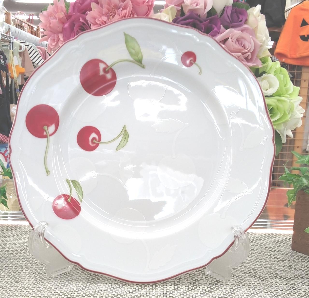 光の加減で見え方に違いあり。