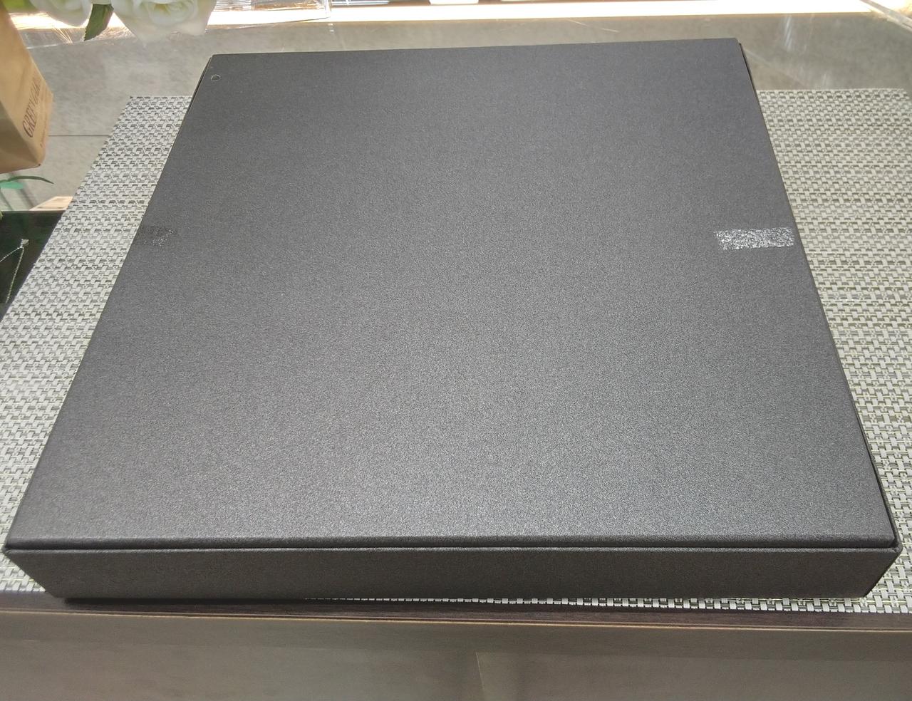 テープあとあり。