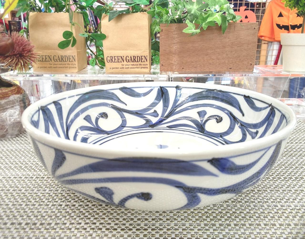 グリーン、鉢、マット等は付きません。