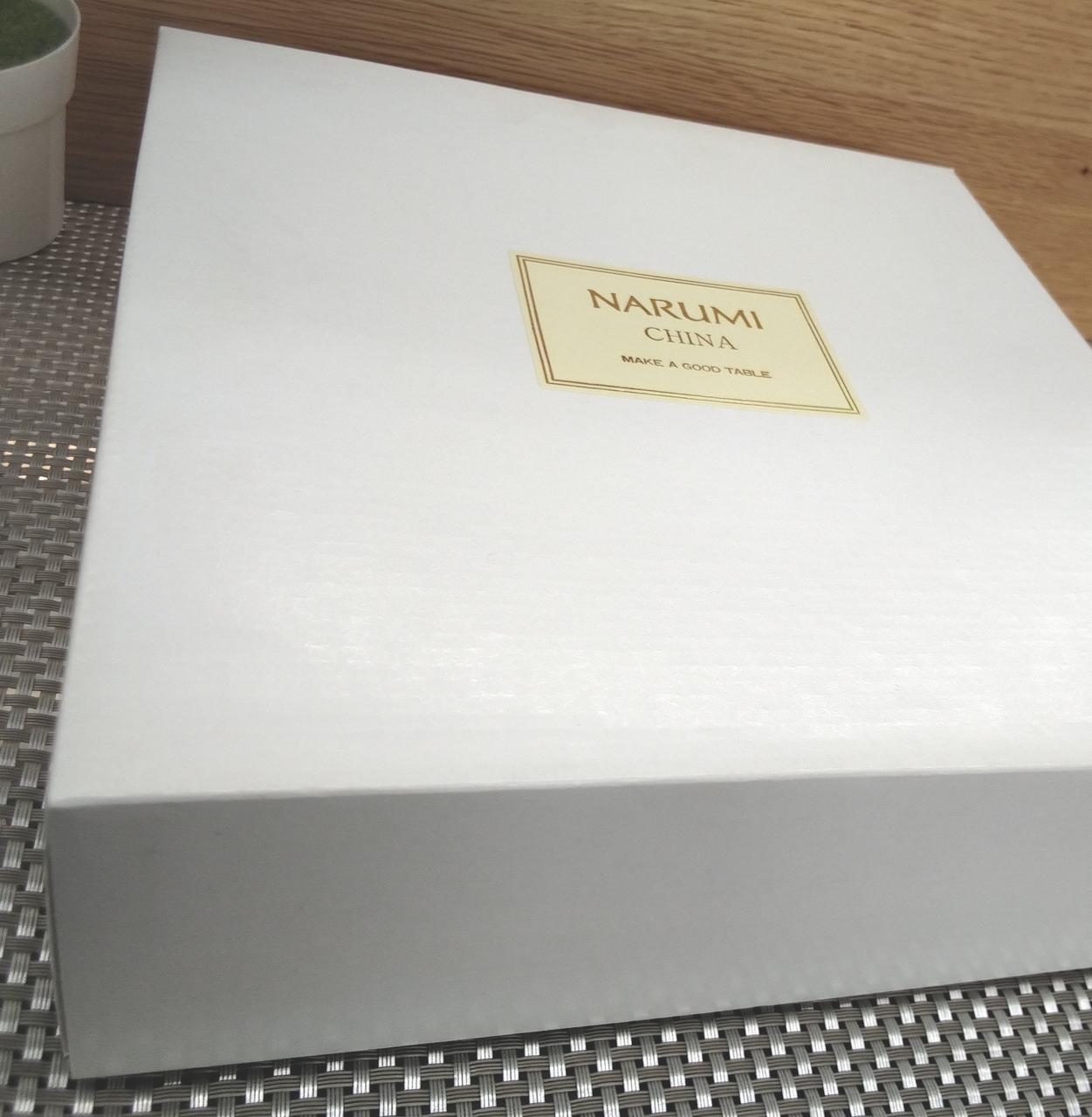 箱、汚れ、色あせ等経年劣化ダメージあり。