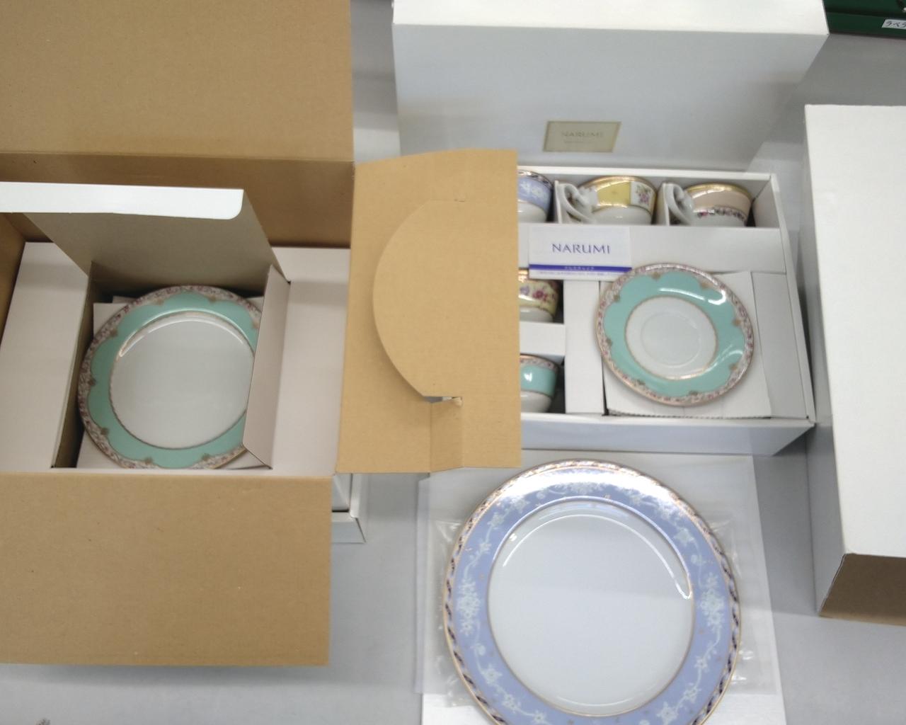 1番下ケーキ皿中カップ＆ソーサー上大皿