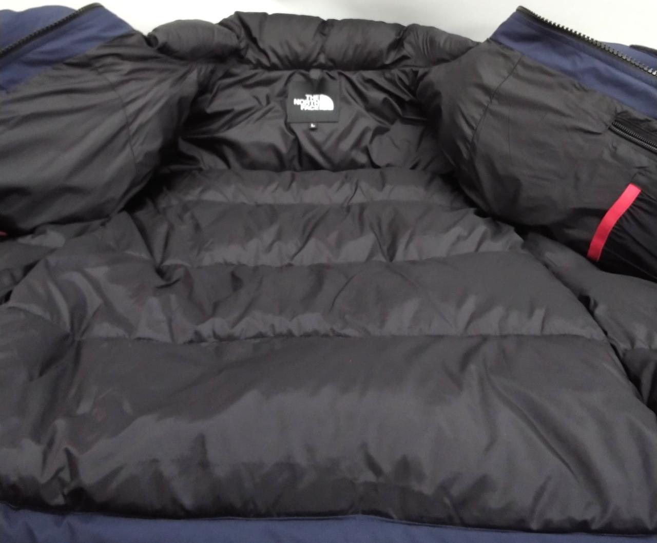 内側のカラーは汚れの目立たないブラック