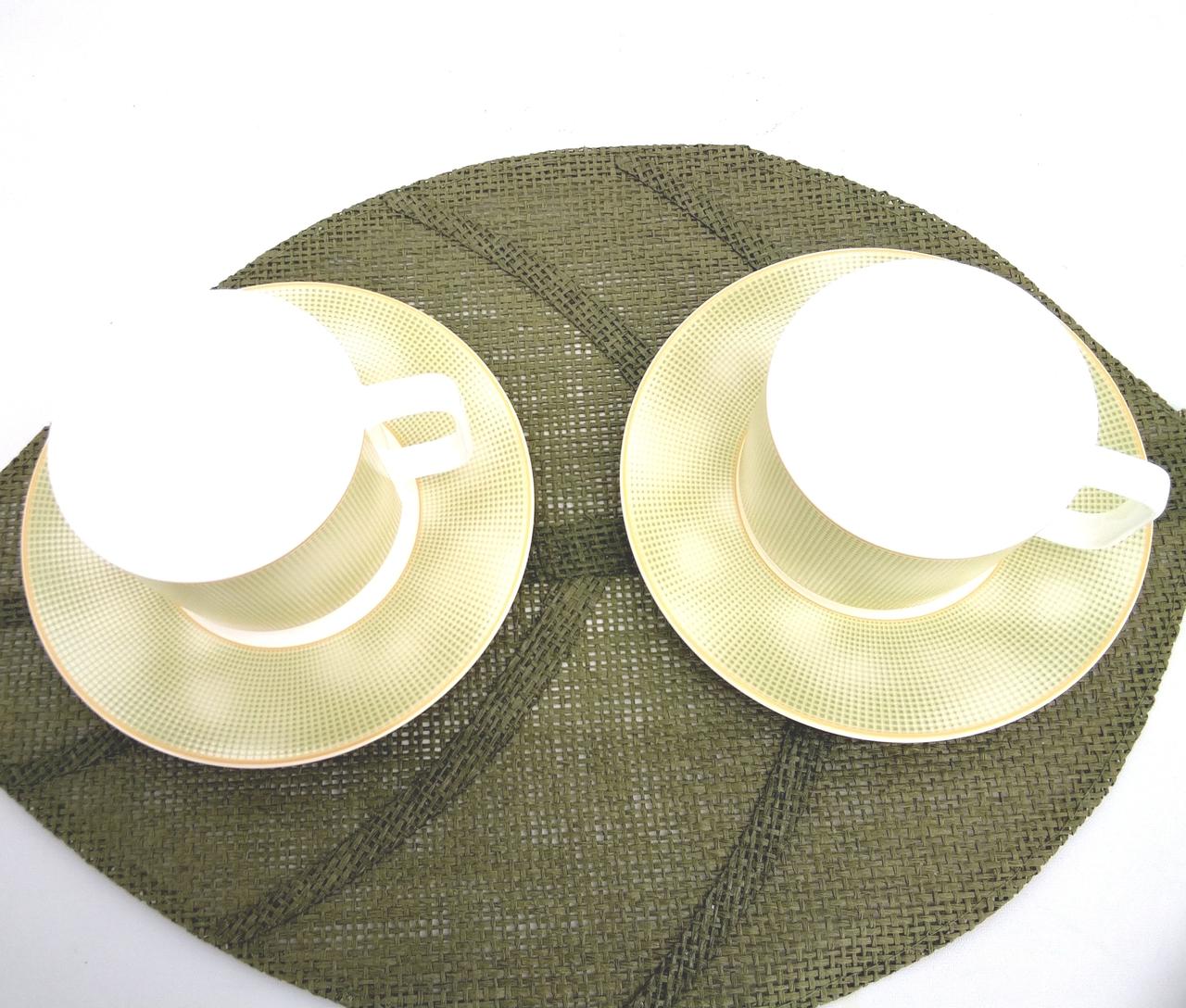 光の加減で見え方に違いあり。