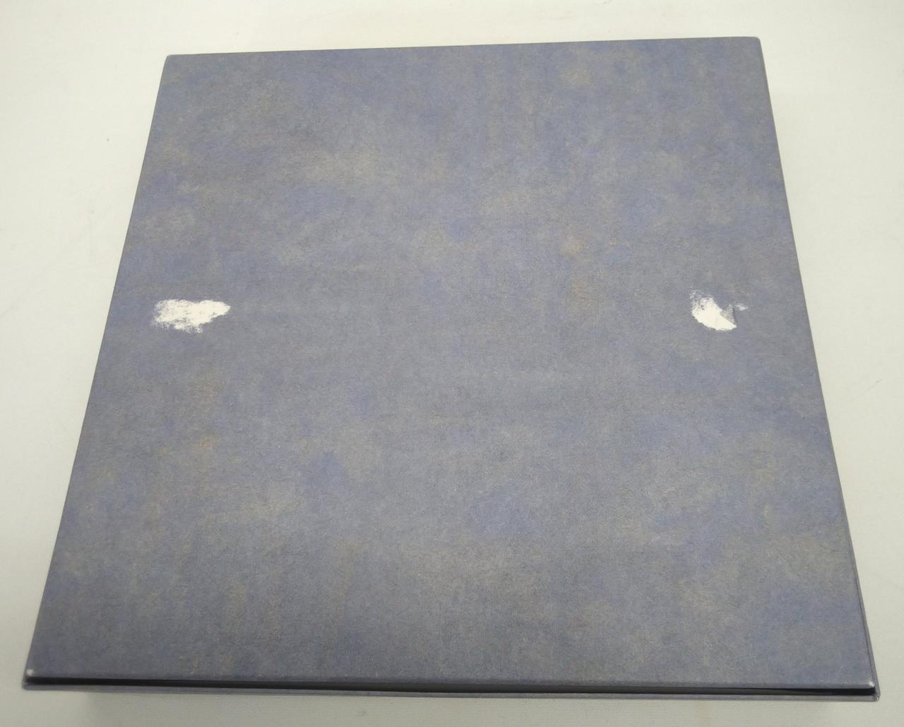 箱破れ等傷みあり。