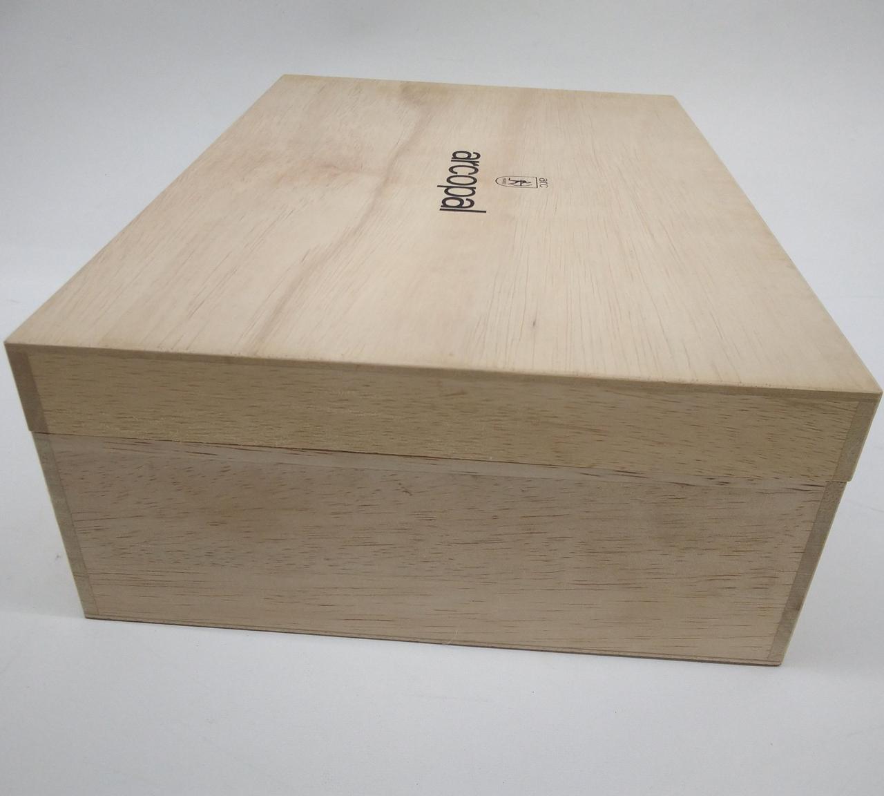 木箱経年劣化による汚れ色褪せ少々あり。