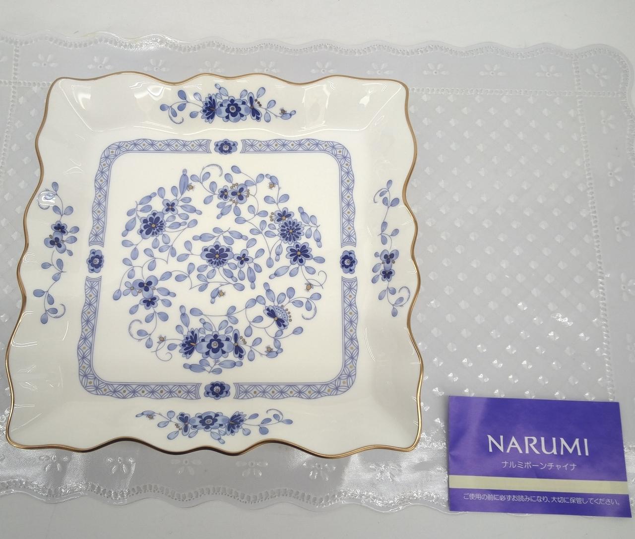 光の加減で見え方に違いあり。