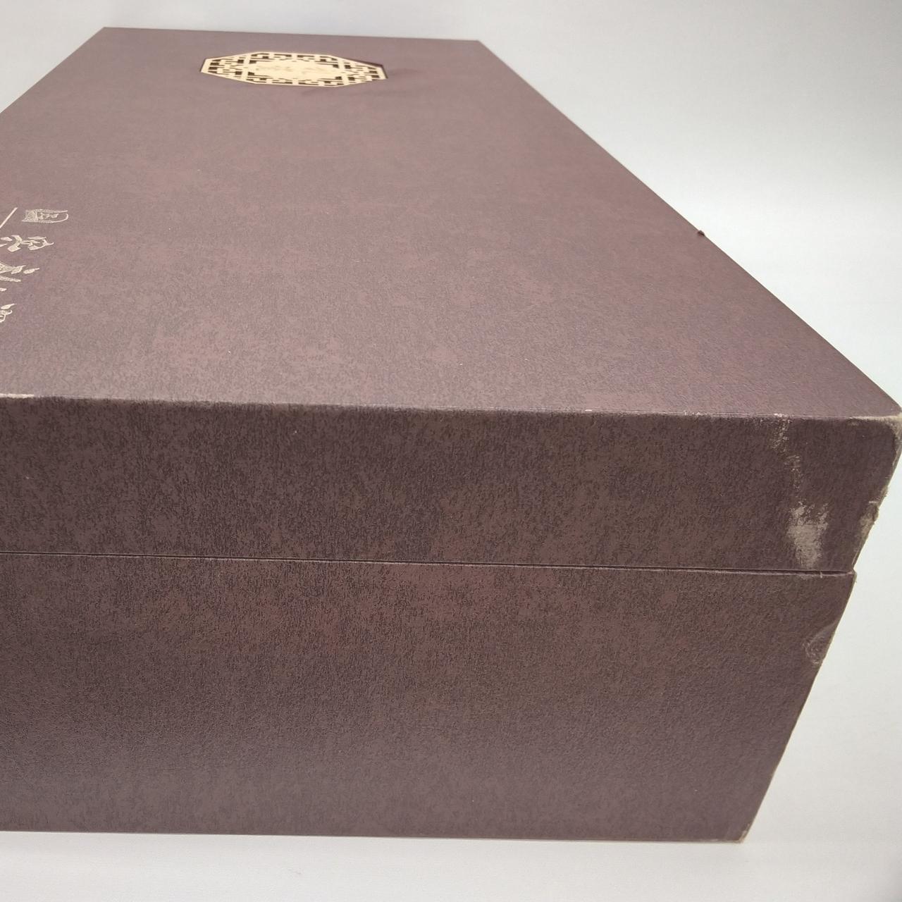 木箱剥がれ、汚れ、破れ等傷み多い。