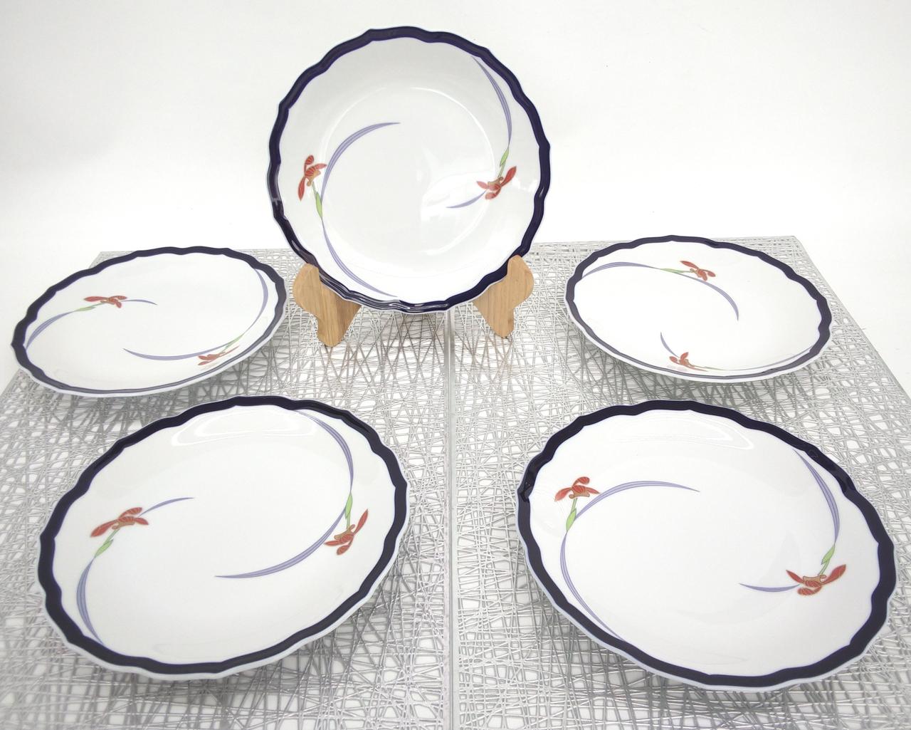 マット、スタンドは付きません。