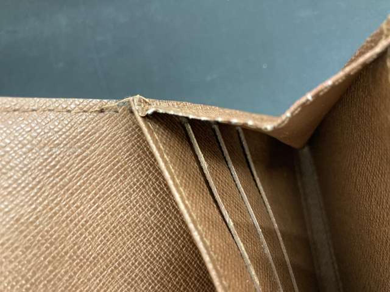 上部に毛羽立ちあり