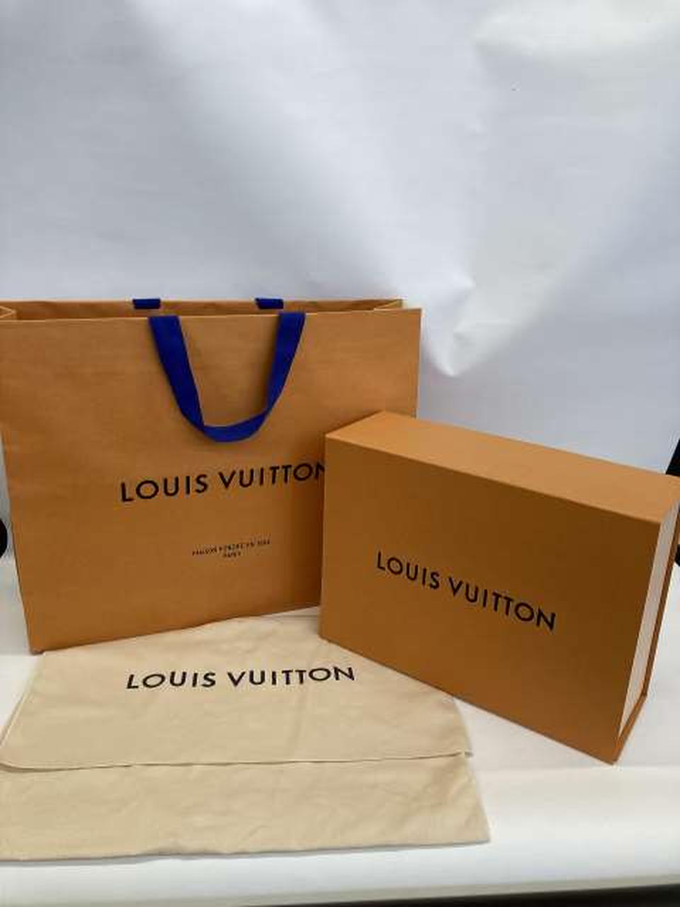 箱・保存袋・紙袋つき