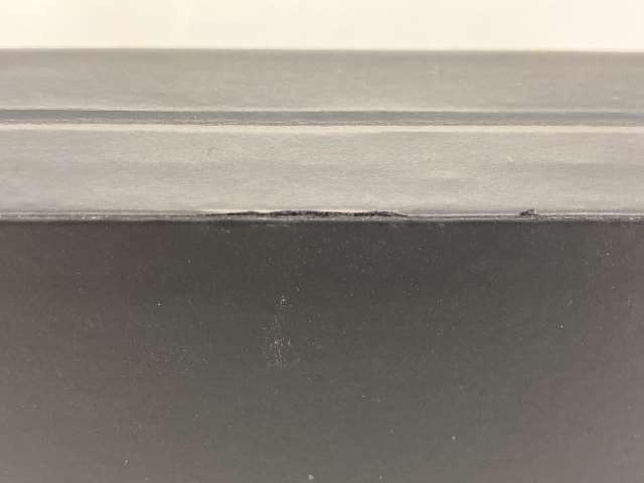 箱底、シールが若干浮いてきています。