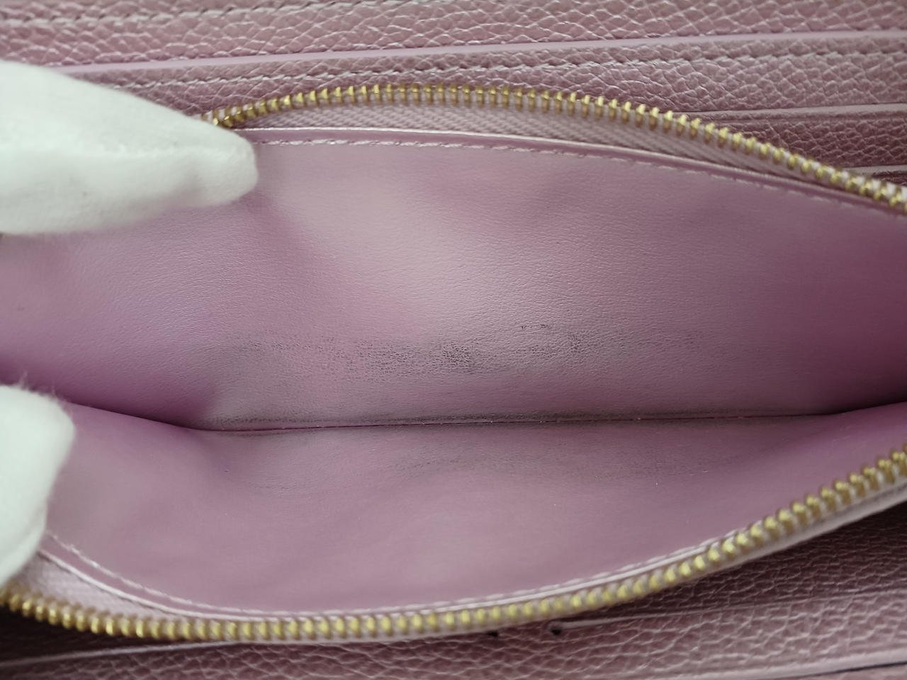 コインケース内、キズ·汚れあり