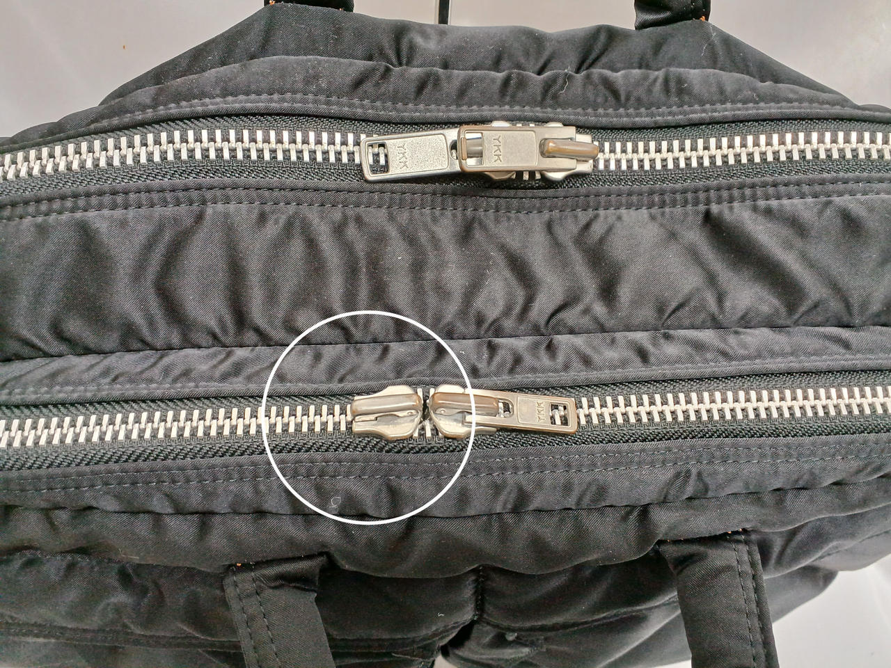 『引き手』欠損
ジッパーの開閉はできます