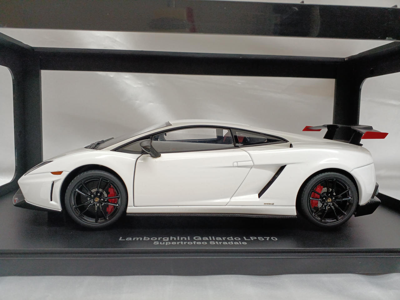 AUTOART|ガヤルド LP570 スーパートロフェオ ストラダーレ|【ハード