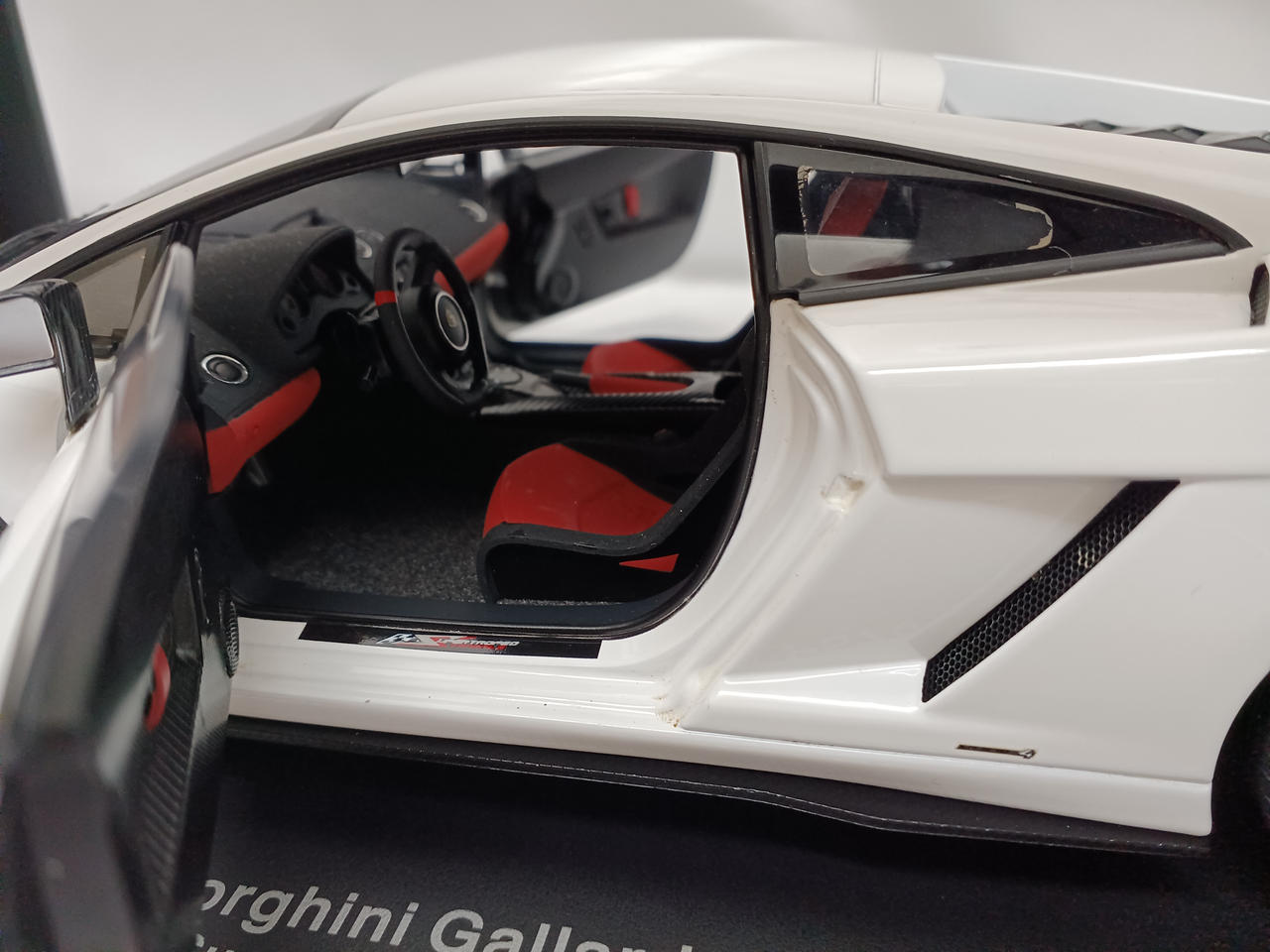 (未使用･未開封品)AUTOart 1/18 ランボルギーニ ガヤルド LP570-4 スーパートロフェオ ストラダーレ (ホワイト) 61QaJ5KHSJL._UF894,1000_QL80_.jpg