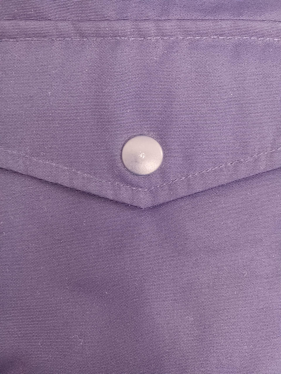 実際の色味と異なりますボタンにキズあり