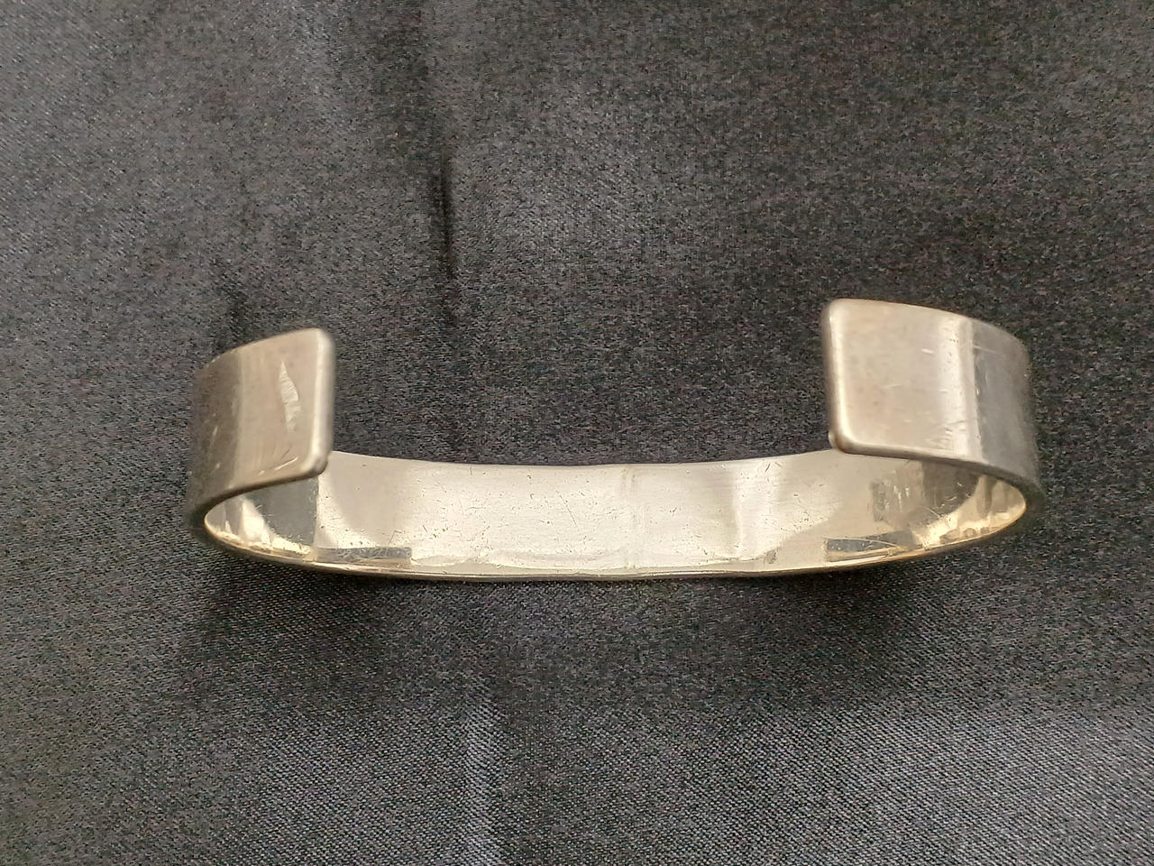 鏡面磨き Arizona Freedom ゴールド台付き太陽神唐草ブレス12mm ARIZONA FREEDOM|太陽神 唐草 ブレスレット|HARDOFFオフモール（オフモ