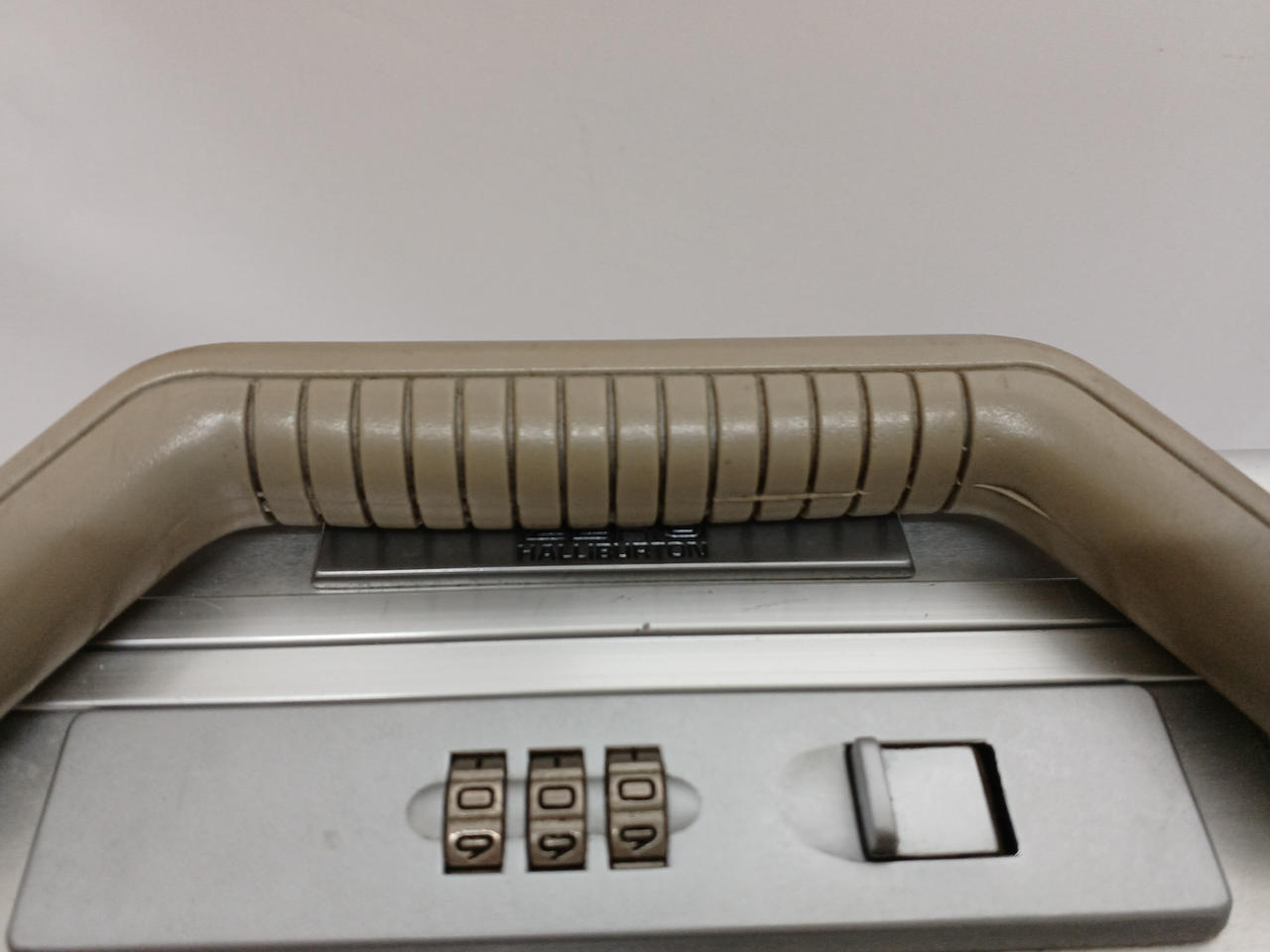 ハンドルにベタつき·汚れあり