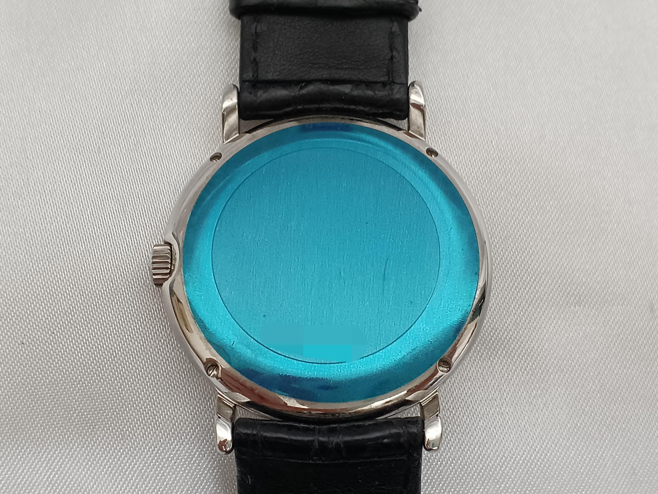 シリアルナンバーは隠しています