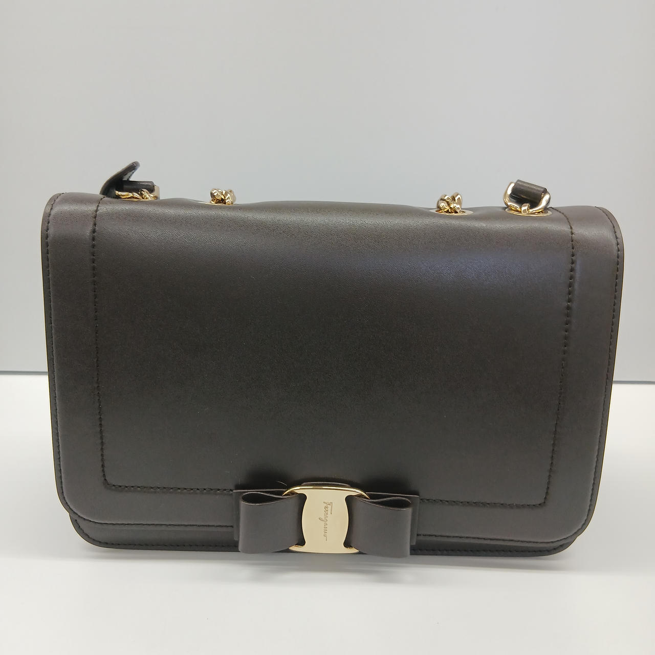 Salvatore Ferragamo ブラックショルダーバッグ SALVATORE FERRAGAMO|ショルダーバッグ|【ハードオフ公式通販】オフ