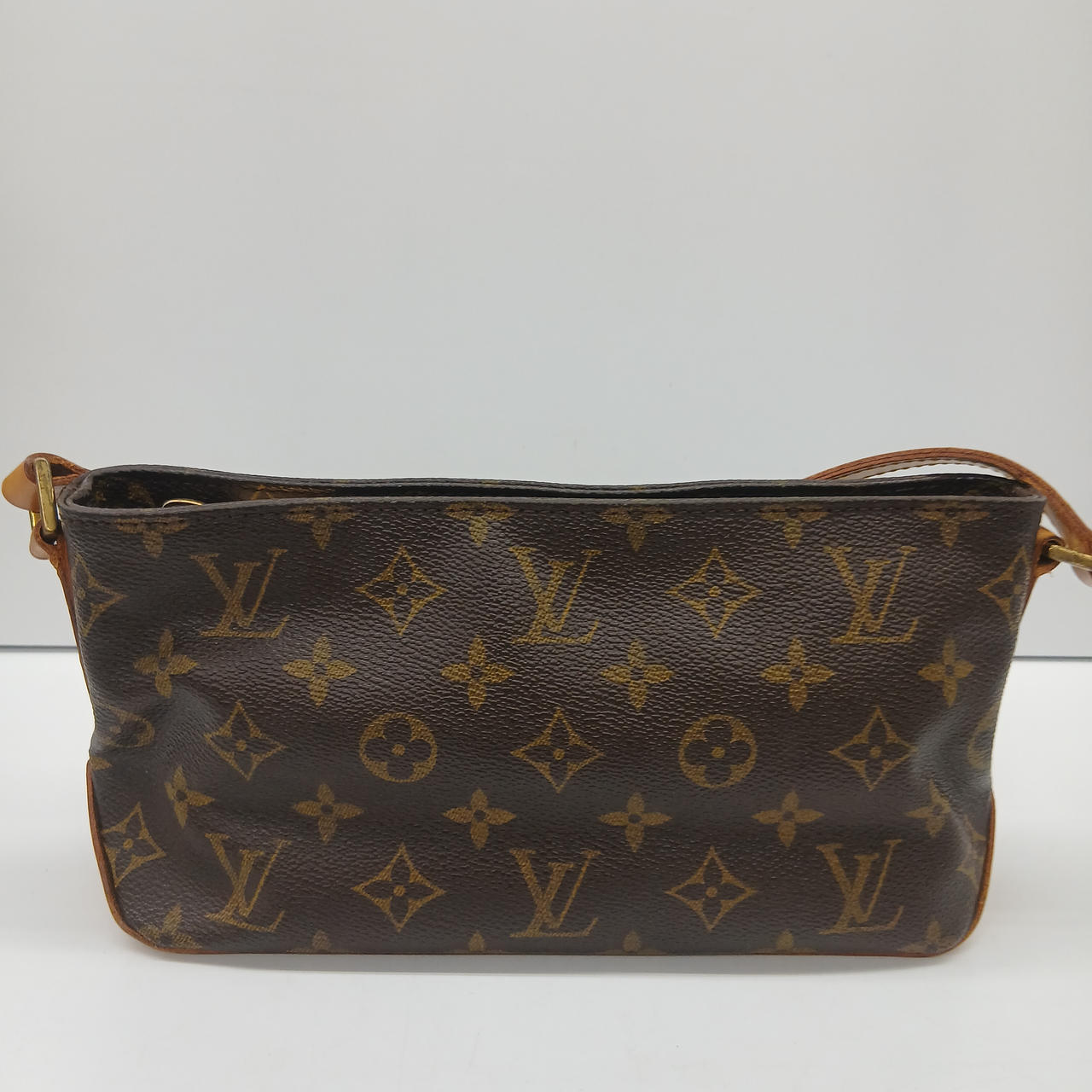 畳んだ型がついてます