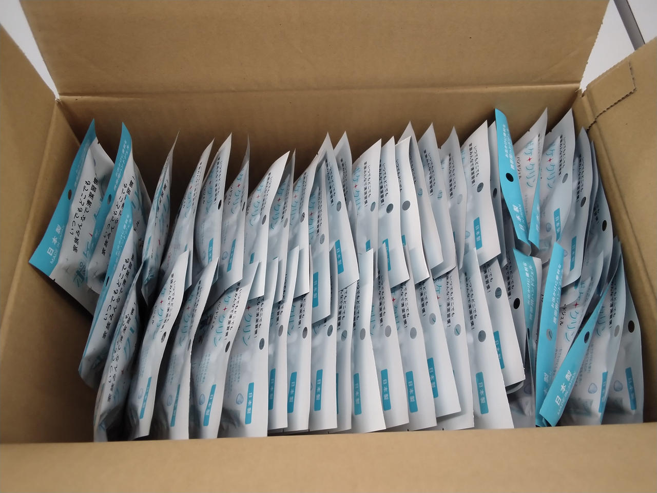 中身の確認のため開封してます