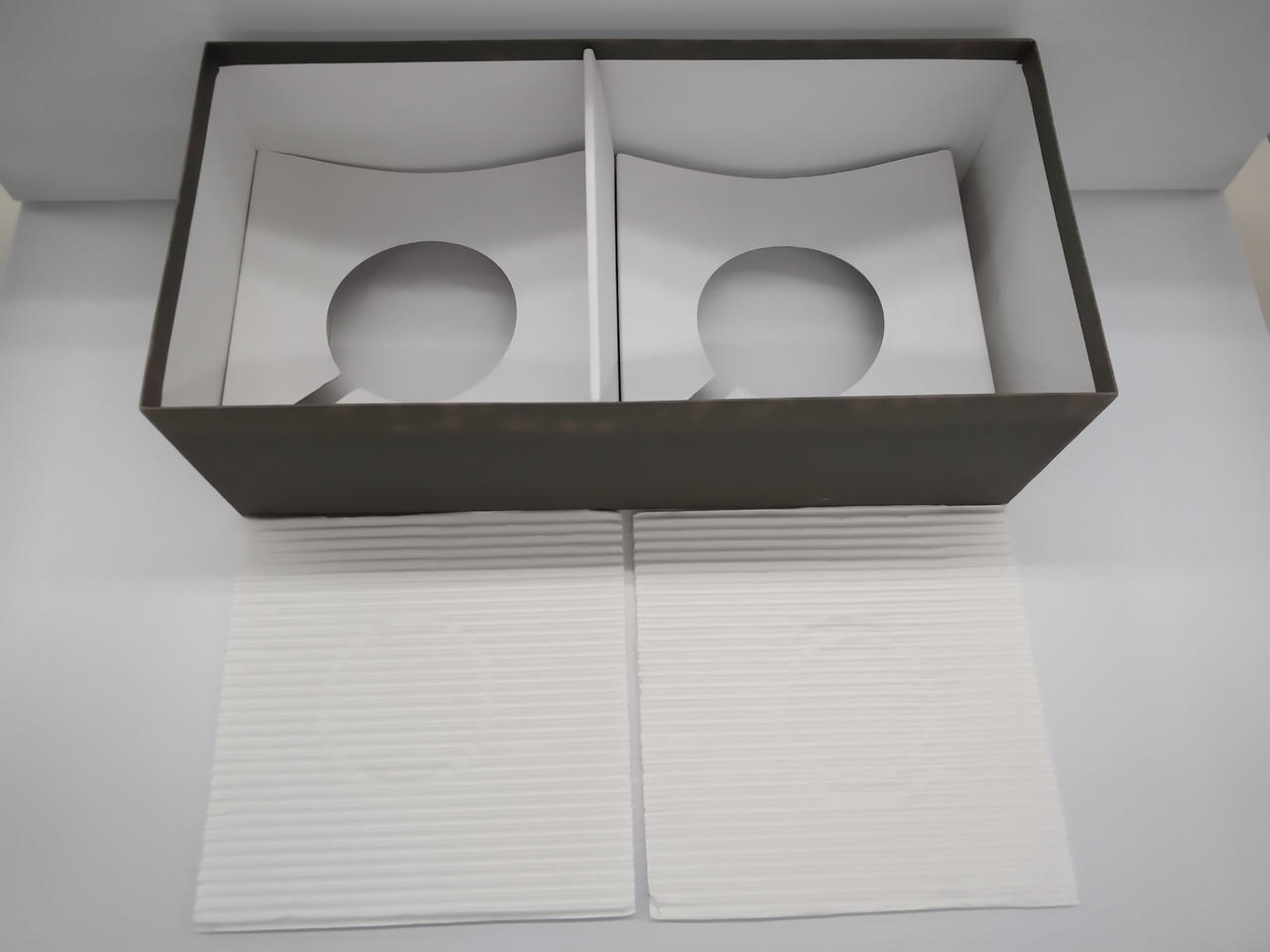 箱の変色、シミ、汚れあり