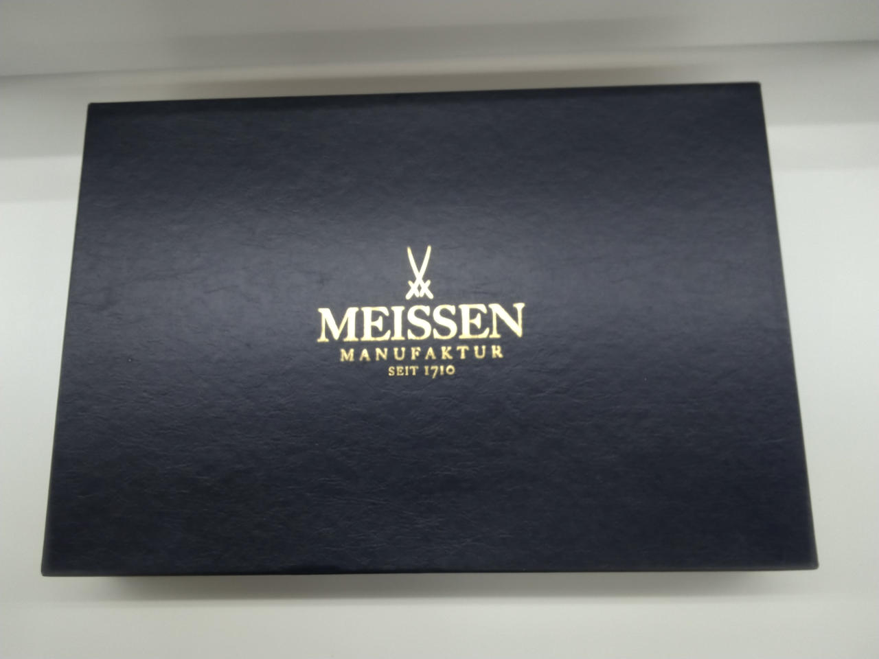 緩衝材と段ボールを巻いて発送します