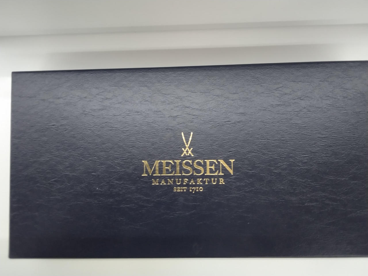 緩衝材と段ボールを巻いて発送します。