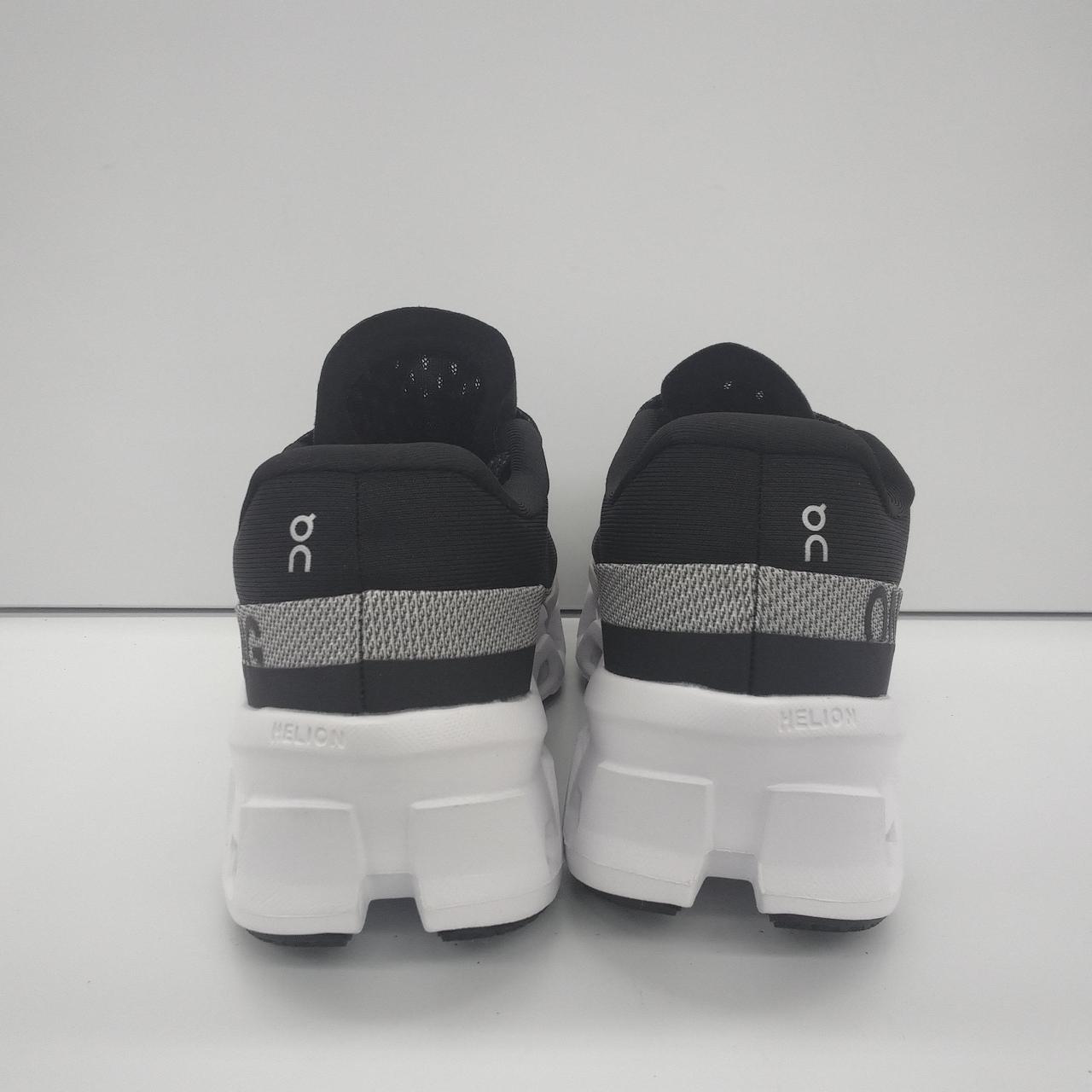 目立つお汚れなく美品です。