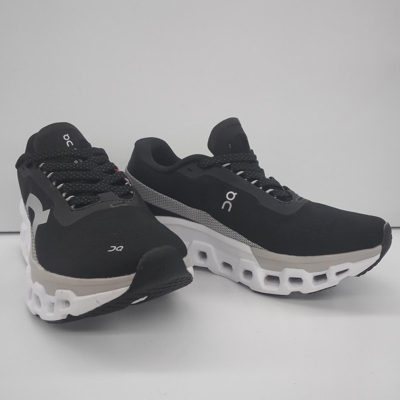 人気のONランニングシューズ入荷しました