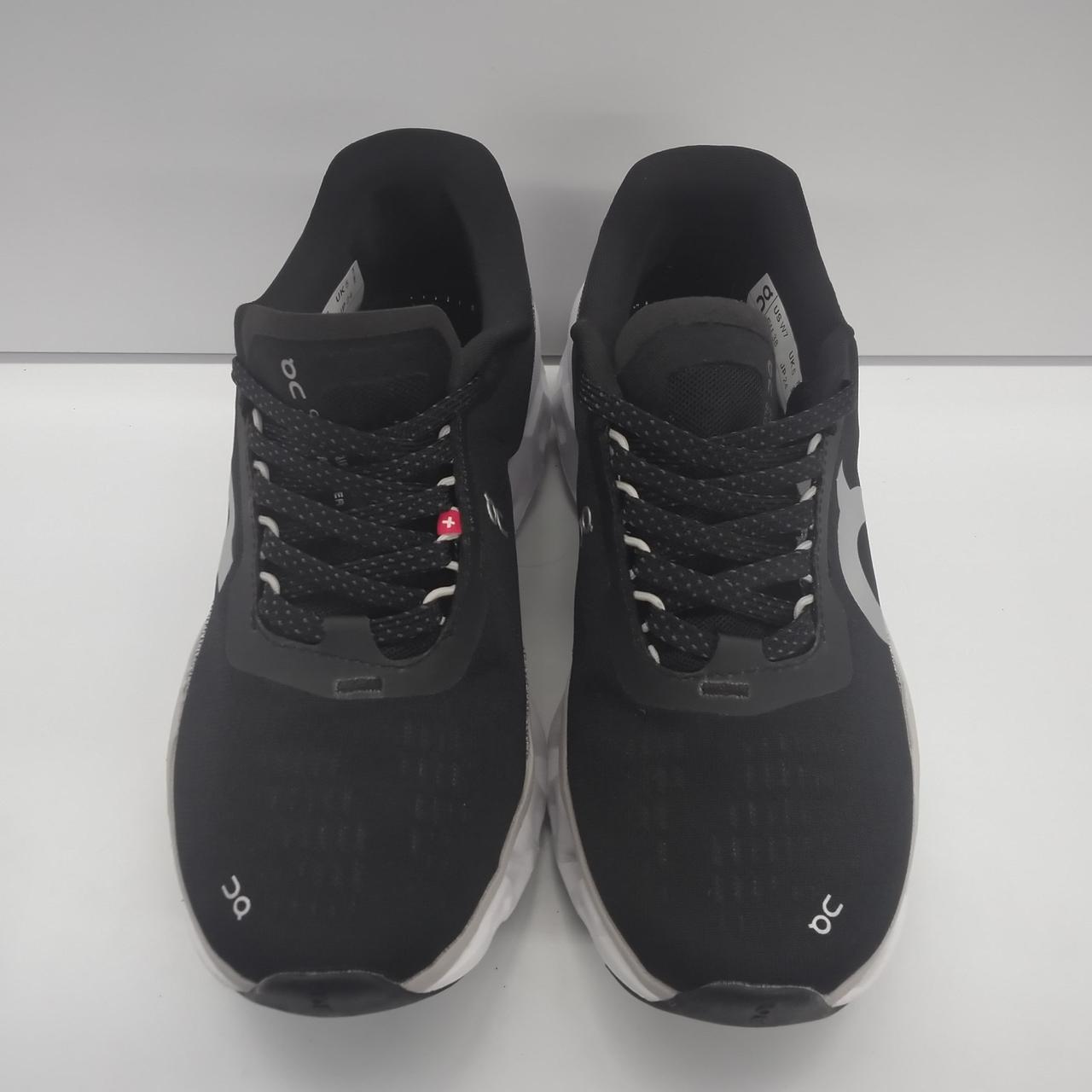 目立つお汚れなく美品です。