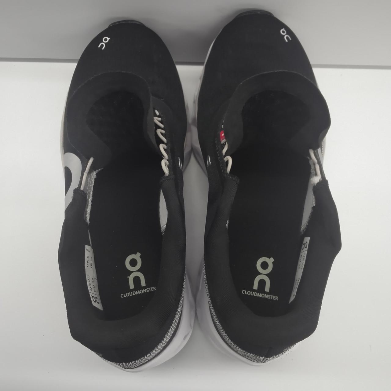 目立つお汚れなく美品です。